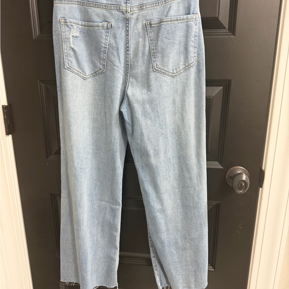 Light Wash Straight Leg Jeans – Size 6 – Raw Hem – Distressed Knees - Picture 9 of 9